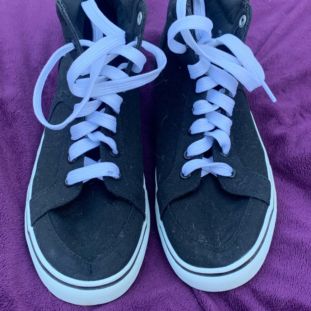 Time and Tru high top sneakers size 10